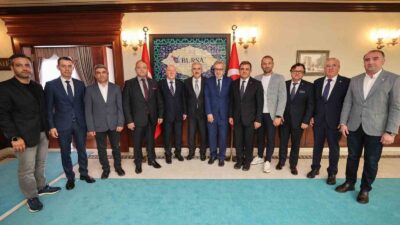 BURSA GAZETECİLER CEMİYETİ BAŞKANI NURİ KOLAYLI VE BGC YÖNETİM KURULU