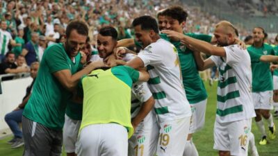 Ligde oynadığı ilk 2 maçını gol yemeden kazanan lider Bursaspor,