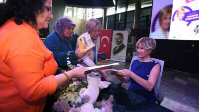 OSMANGAZİ BELEDİYESİ TARAFINDAN KADINLARI KİTAP OKUMAYA TEŞVİK ETMEK ADINA HAYATA