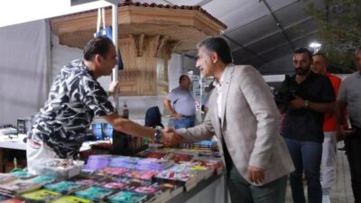 Sözcüklerin Rotası sloganıyla her yıl Gemlikli kitapseverlerin buluşma noktası olan