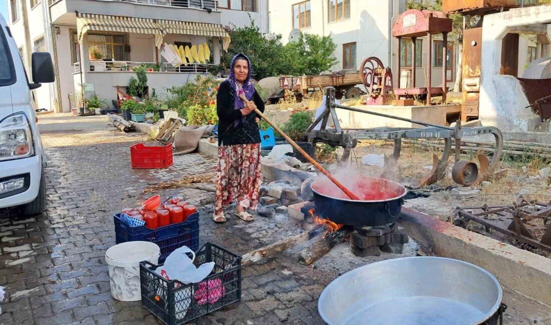 İZNİK İLÇESİNDE, KAZANLARLA KIŞLIK SALÇA YAPAN KADINLAR, HEM DOĞAL ÜRÜN