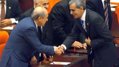 MHP lideri Devlet Bahçeli’nin TBMM’de DEM Partili vekillerle tokalaşmasının ardından