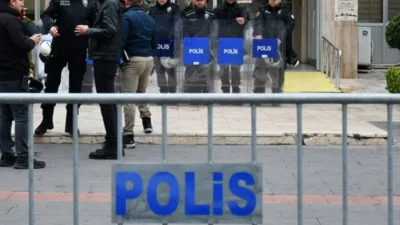 Mardin Büyükşehir Belediyesi, Batman Belediyesi ve Halfeti Belediyesi’ne kayyum atandı.