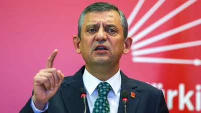 CHP lideri Özgür Özel, İYİ Parti lideri Müsavat Dervişoğlu’nun ‘birleşme’