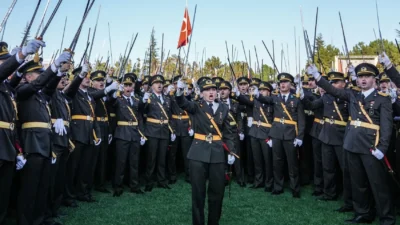 Türk Silahlı Kuvvetleri’nden (TSK) oy çokluğu ile ihraç edilen teğmenlerin