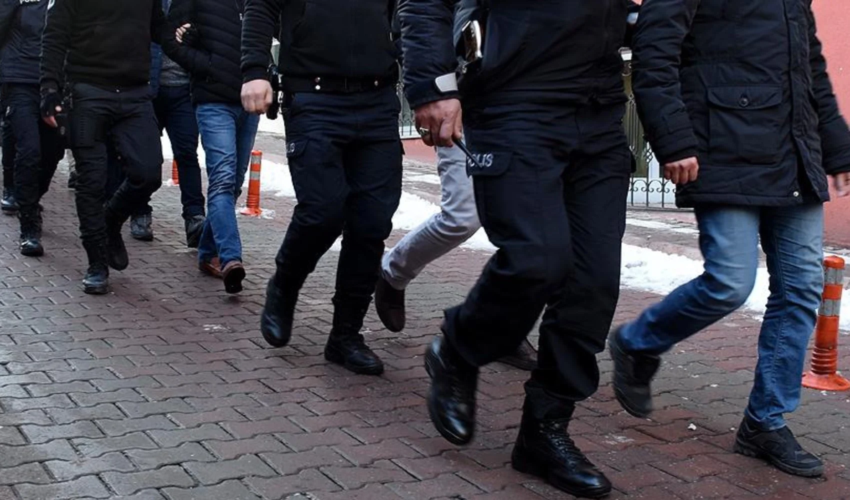 İstanbul Cumhuriyet Başsavcılığı’nın yürüttüğü soruşturma kapsamında Kartal ve Ataşehir belediye