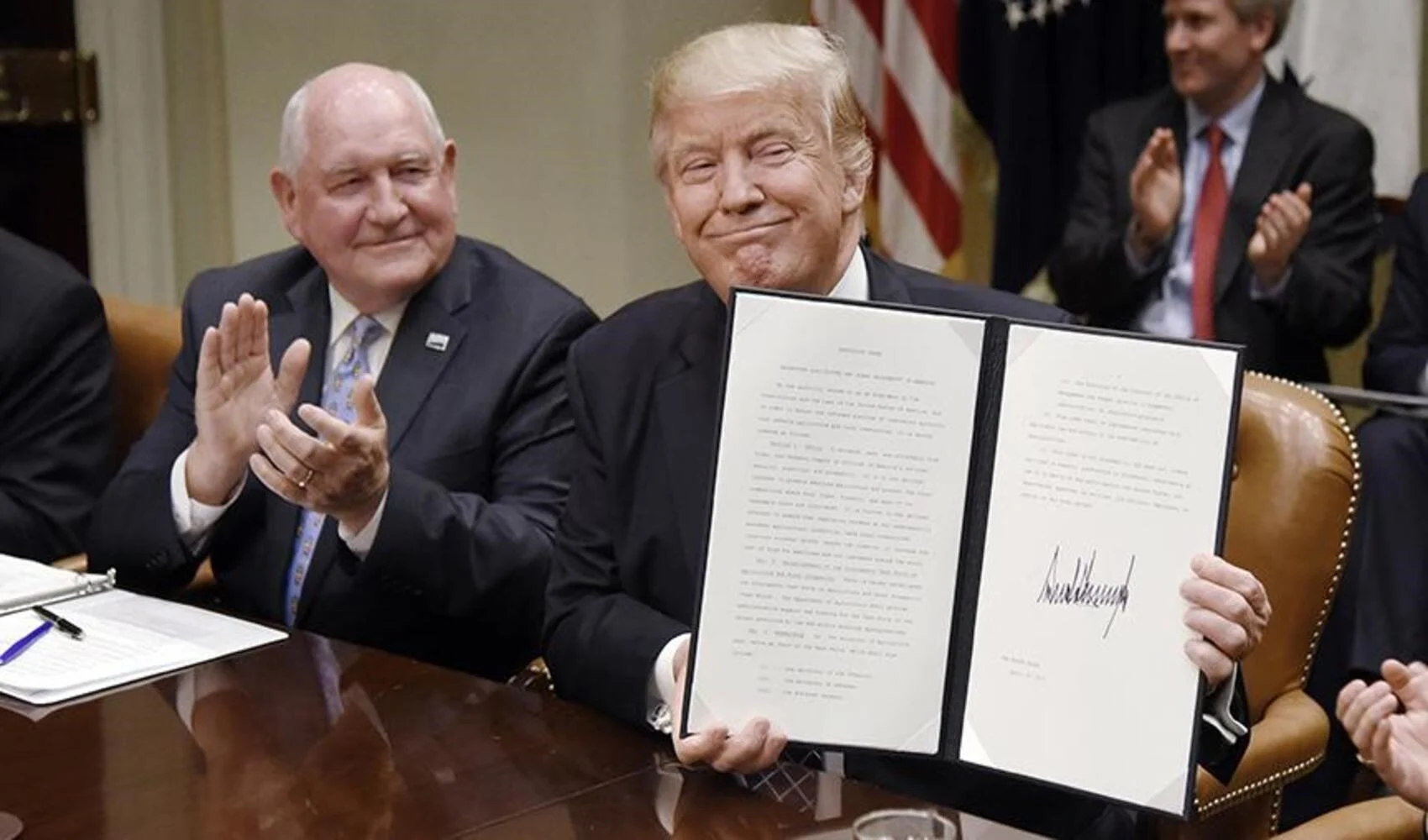 ABD Başkanı Donald Trump, yabancı yetkililere rüşvet verilmesini yasaklayan yasanın