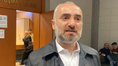 Gazeteci İsmail Saymaz hakkında ev hapsi kararı verildi. Saymaz, serbest