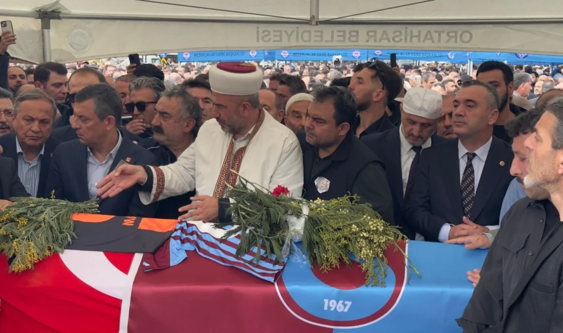 Karadenizli ünlü sanatçı Volkan Konak, son yolculuğuna uğurlandı. Konak, vasiyeti