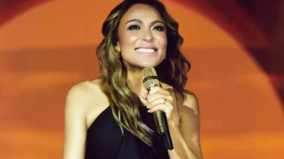 Ünlü şarkıcı Ziynet Sali, Çeşme’deki konseri sırasında sahnede baygınlık geçirerek