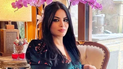 Türk Halk Müziği sanatçısı Zara, verdiği kilolar ve sahne tarzıyla