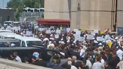 Ekrem İmamoğlu’nun avukatı Mehmet Pehlivan’ın tutuklanmasına tepki gösteren yüzlerce avukat,