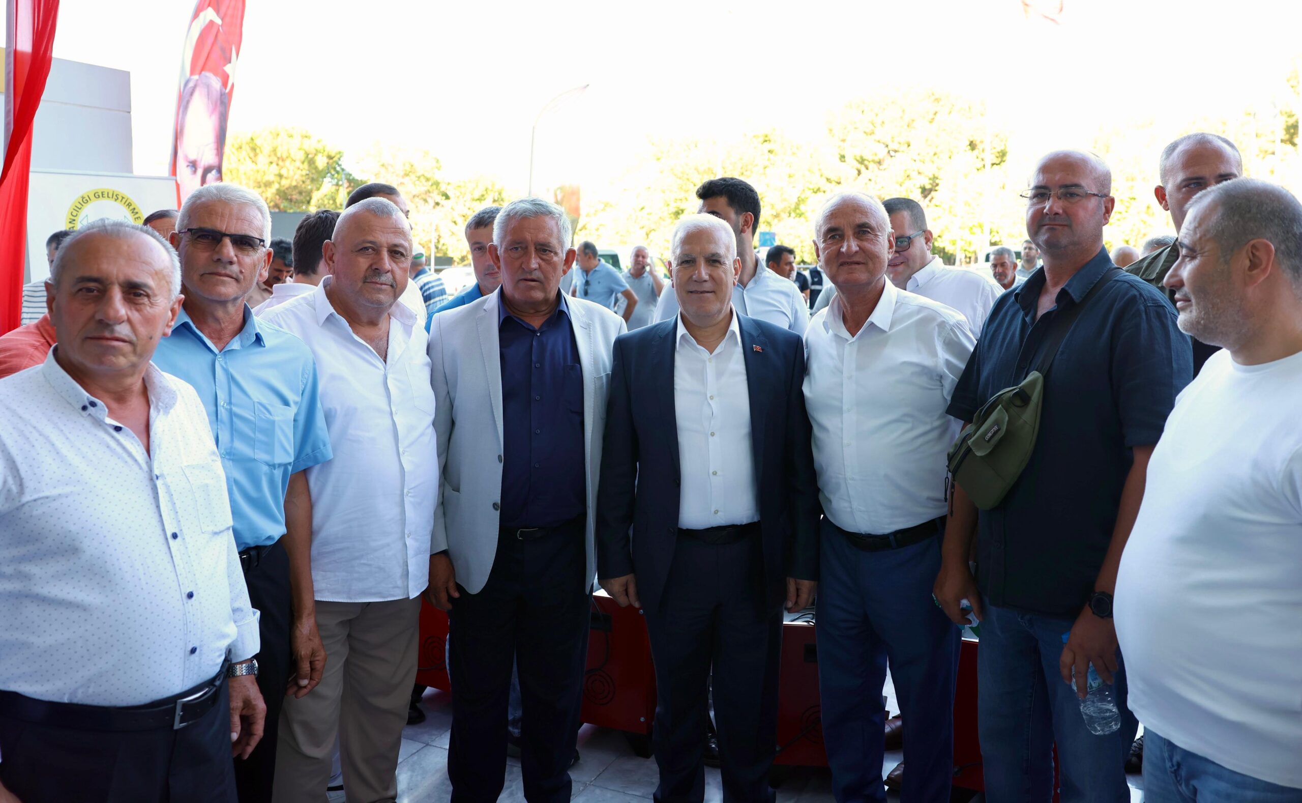 BURSA – Kırsal kalkınma yatırımlarını hız kesmeden sürdüren Büyükşehir Belediyesi, çiftçilerin