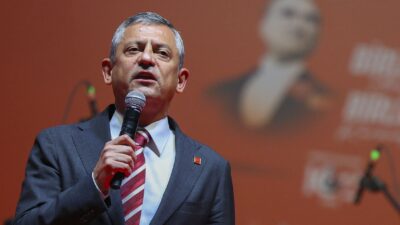 CHP Genel Başkanı Özgür Özel, kurultay davasının ertelenmesinin ardından sosyal