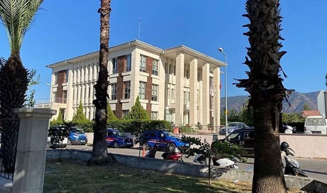 Muğla’nın CHP’li Köyceğiz Belediyesi’ne yönelik sabah saatlerinde düzenlenen operasyonda Başkan