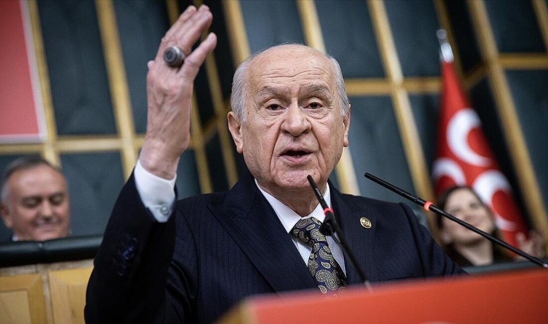 MHP Genel Başkanı Devlet Bahçeli, CHP lideri Özgür Özel’in kitlesel