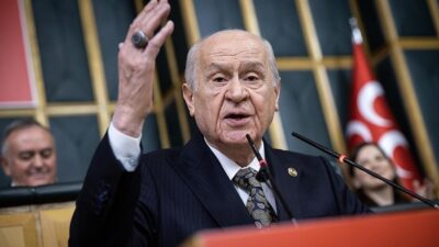 MHP Genel Başkanı Devlet Bahçeli, CHP lideri Özgür Özel’in kitlesel