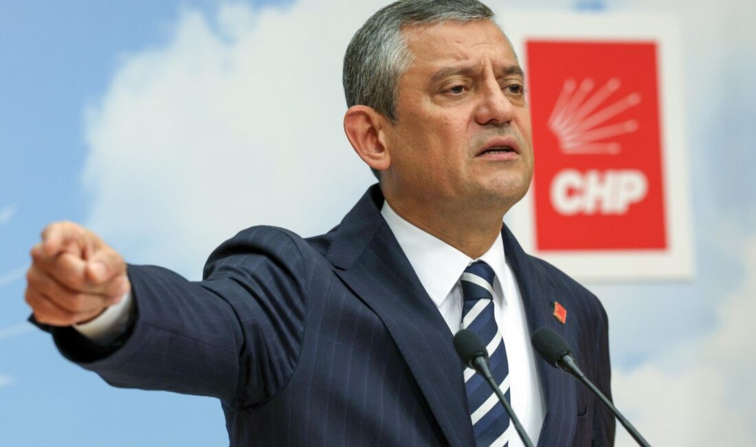 Partisine yönelik soruşturmalarla ilgili konuşan CHP lideri Özgür Özel, dosyada