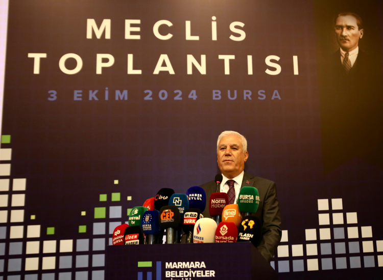 Bursa Büyükşehir Belediye Başkanı Mustafa Bozbey, suyun hiçbir zaman siyaset