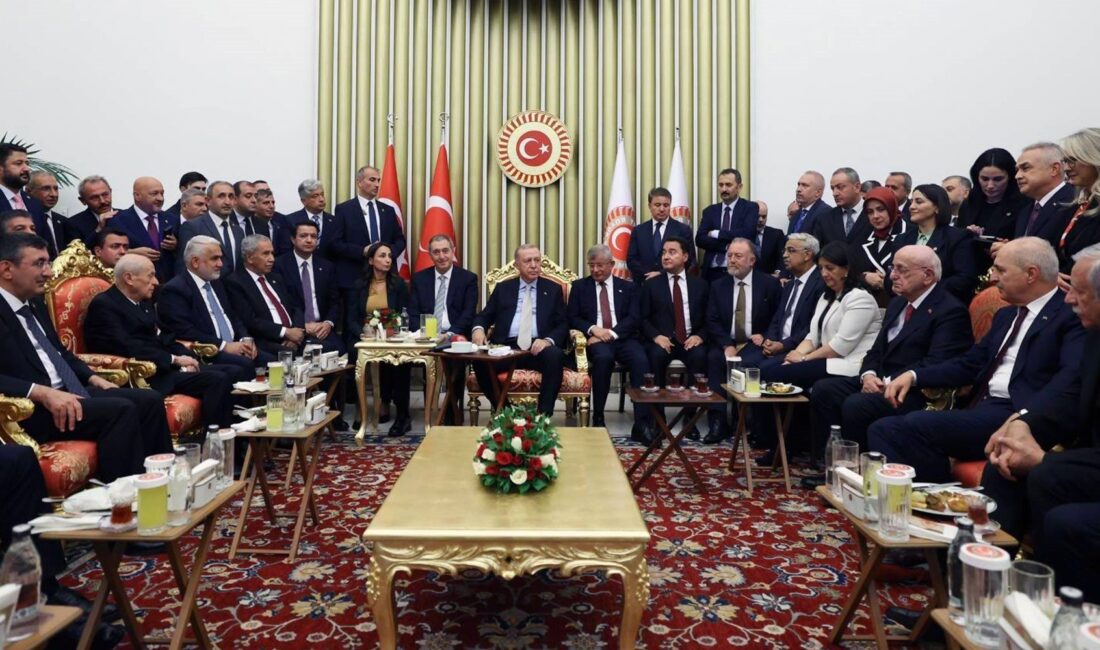 TBMM’nin açılışı için düzenlenen resepsiyonda AKP Genel Başkanı ve Cumhurbaşkanı