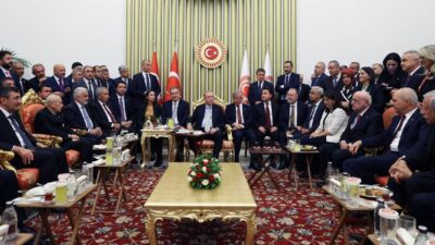 TBMM’nin açılışı için düzenlenen resepsiyonda AKP Genel Başkanı ve Cumhurbaşkanı