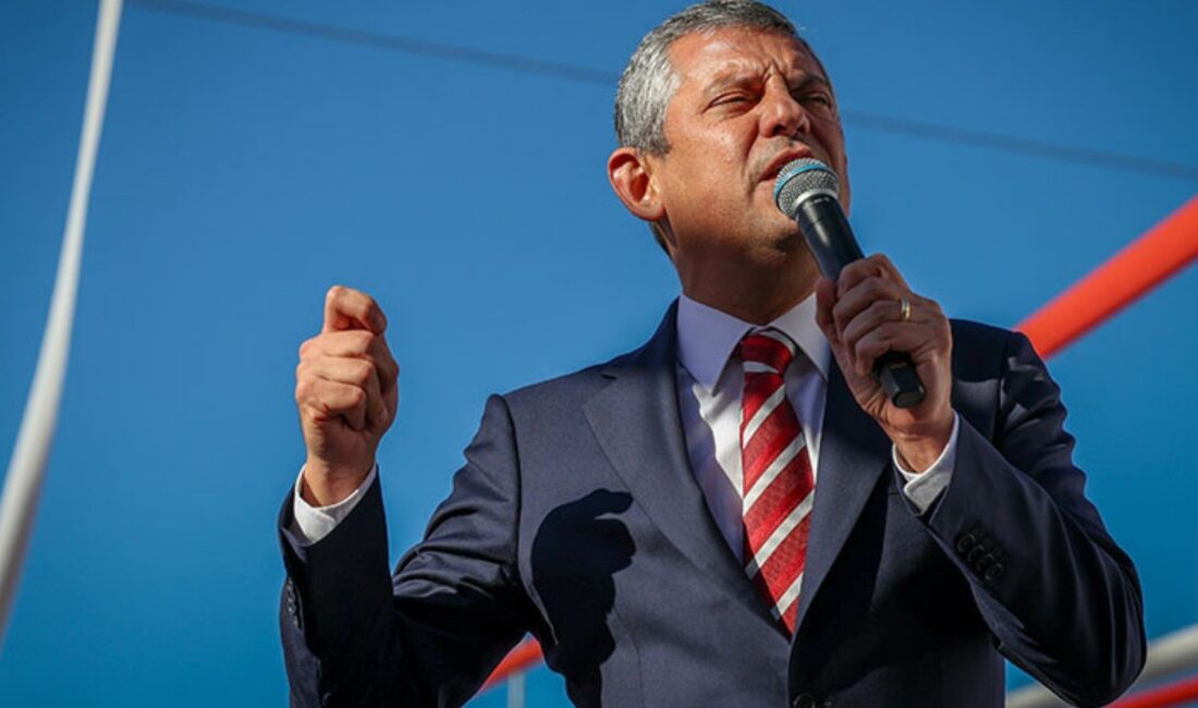 CHP Lideri Özgür Özel, MHP Lideri Bahçeli’nin Anıtkabir ve Saray’daki