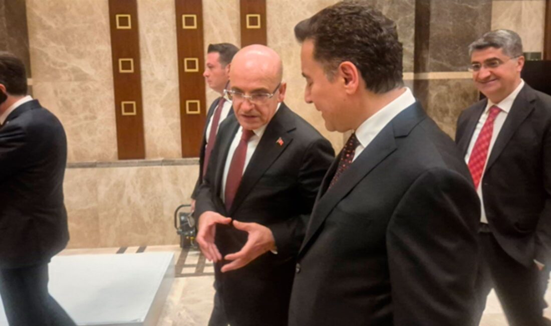 Saray’da düzenlenen 29 Ekim resepsiyonunun ardından Hazine ve Maliye Bakanı