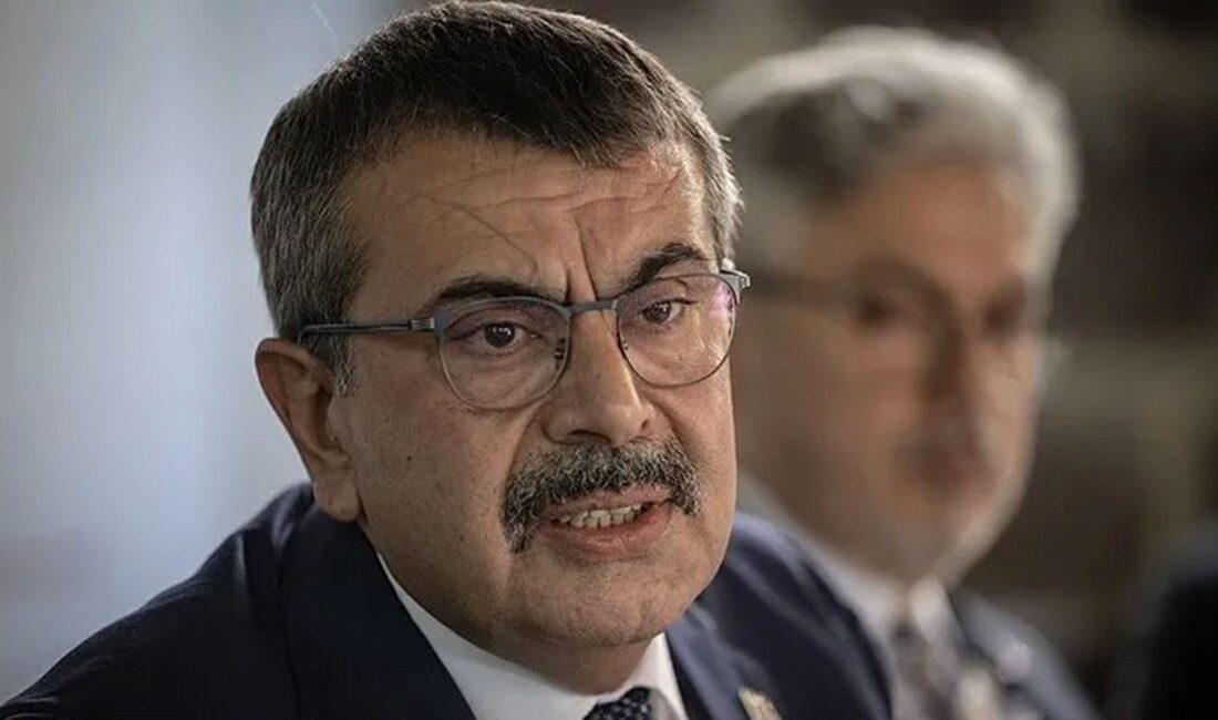 Millî Eğitim Bakanı Yusuf Tekin, okullarda uygulanan ara tatilin kaldırılabileceği
