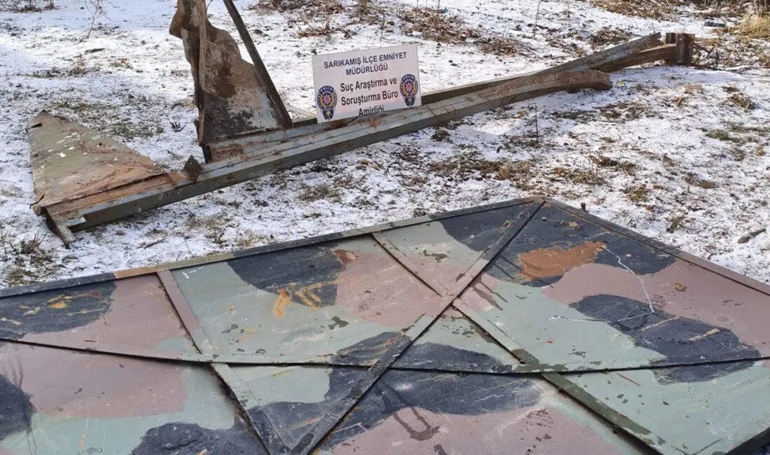 Kars’ın Sarıkamış ilçesinde, askeri levazım depolarından çalınan malzemelerle yakalanan iki