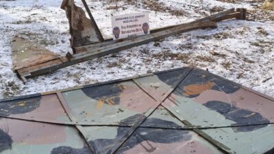 Kars’ın Sarıkamış ilçesinde, askeri levazım depolarından çalınan malzemelerle yakalanan iki