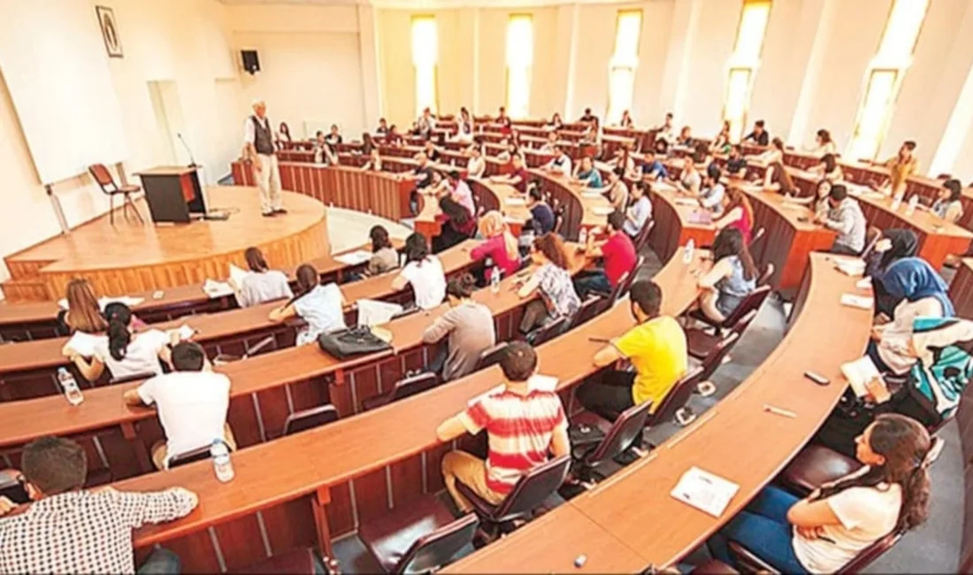 Üniversitelerde yoklama süreçleri artık dijital platformlara taşınıyor. QR kod ve