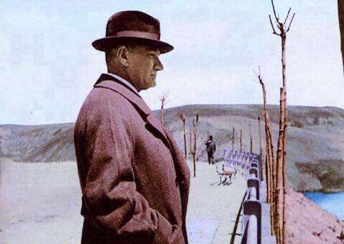 Küçük Mustafa’nın babası Ali Rıza Efendi’nin ölüm haberini aldığı vakit,