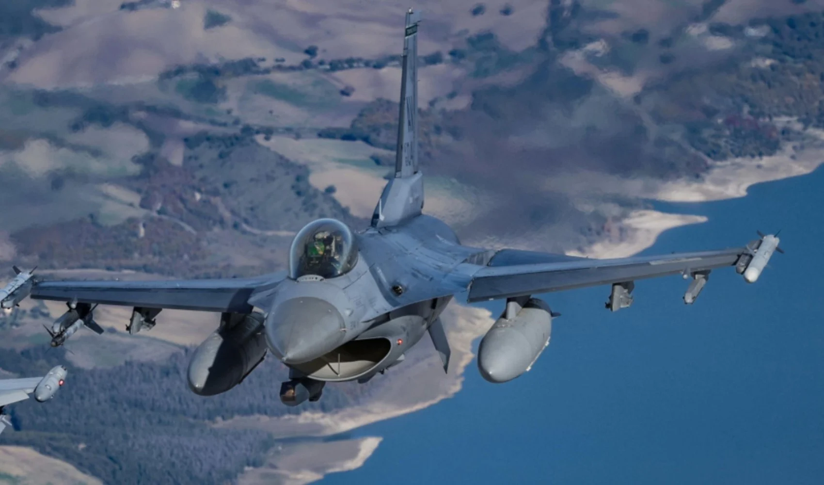 Balıkesir’de F-16 uçağının kaza kırıma uğraması sonucu pilot şehit oldu.