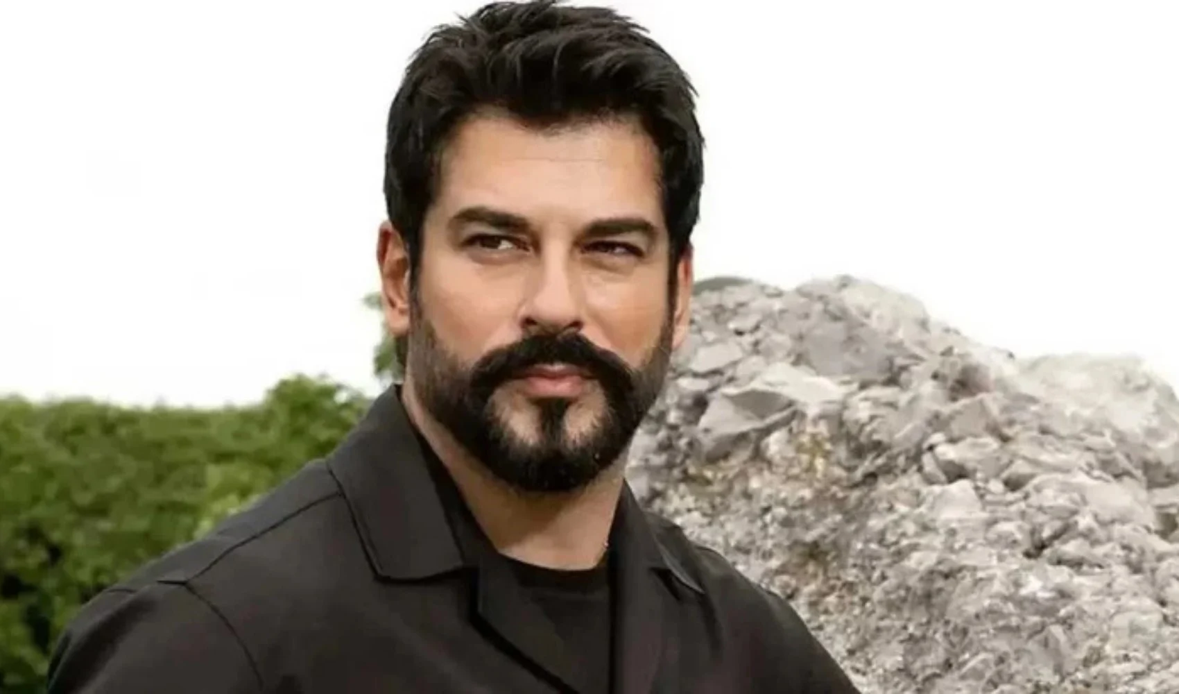 İstanbul Eyüpsultan’da 30 daire satın aldığına dair çıkan iddialara Burak