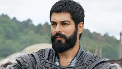 Burak Özçivit’in toplam servetinin 1 milyar TL’yi geçtiği öne sürülürken,