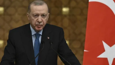 Cumhurbaşkanı Erdoğan, Suudi Arabistan ve Mısır ziyaretleri dönüşünde uçakta gazetecilerin