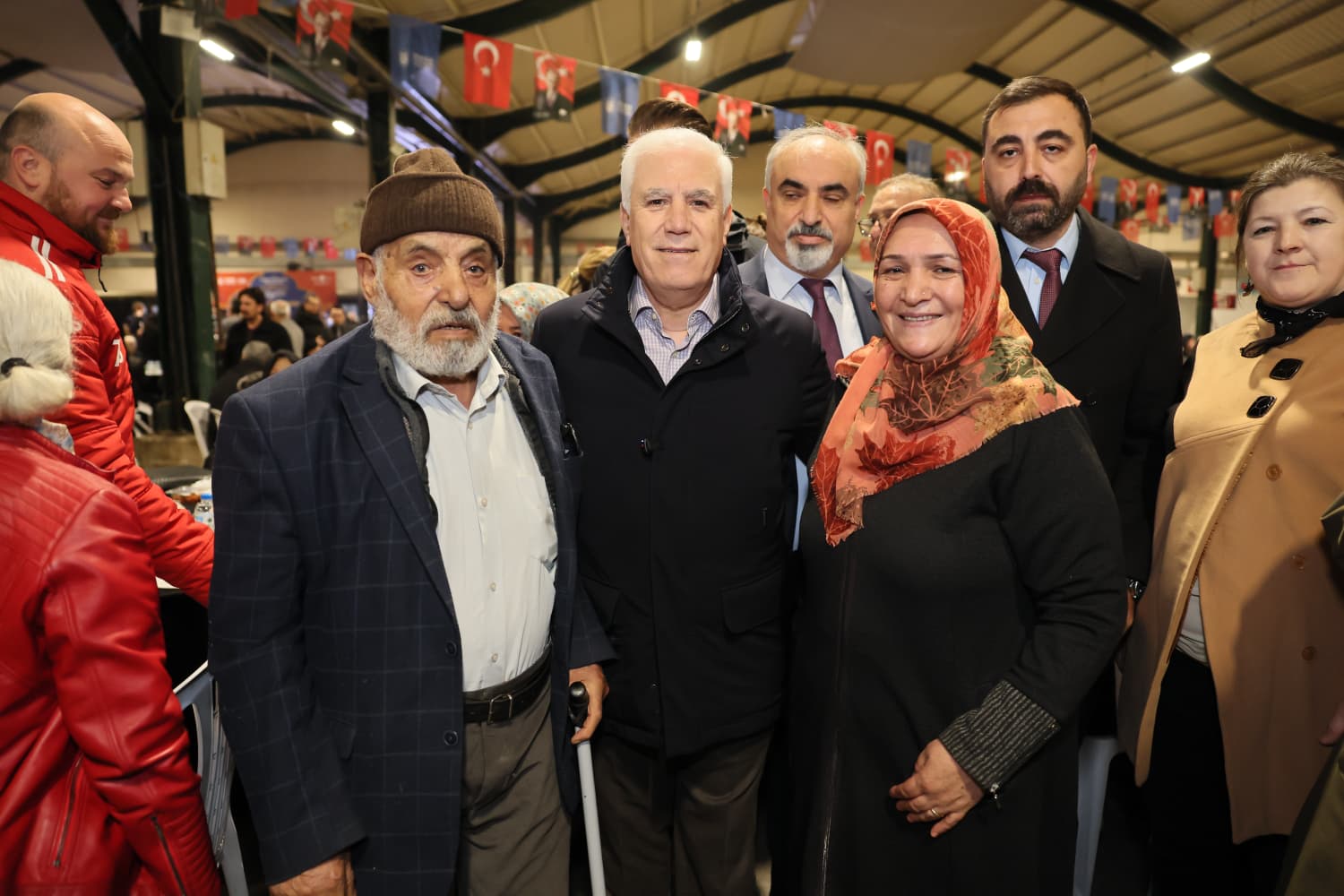 İNEGÖL’DE DÜZENLENEN İFTAR PROGRAMINDA VATANDAŞLARLA BİR ARAYA GELEN BAŞKAN MUSTAFA