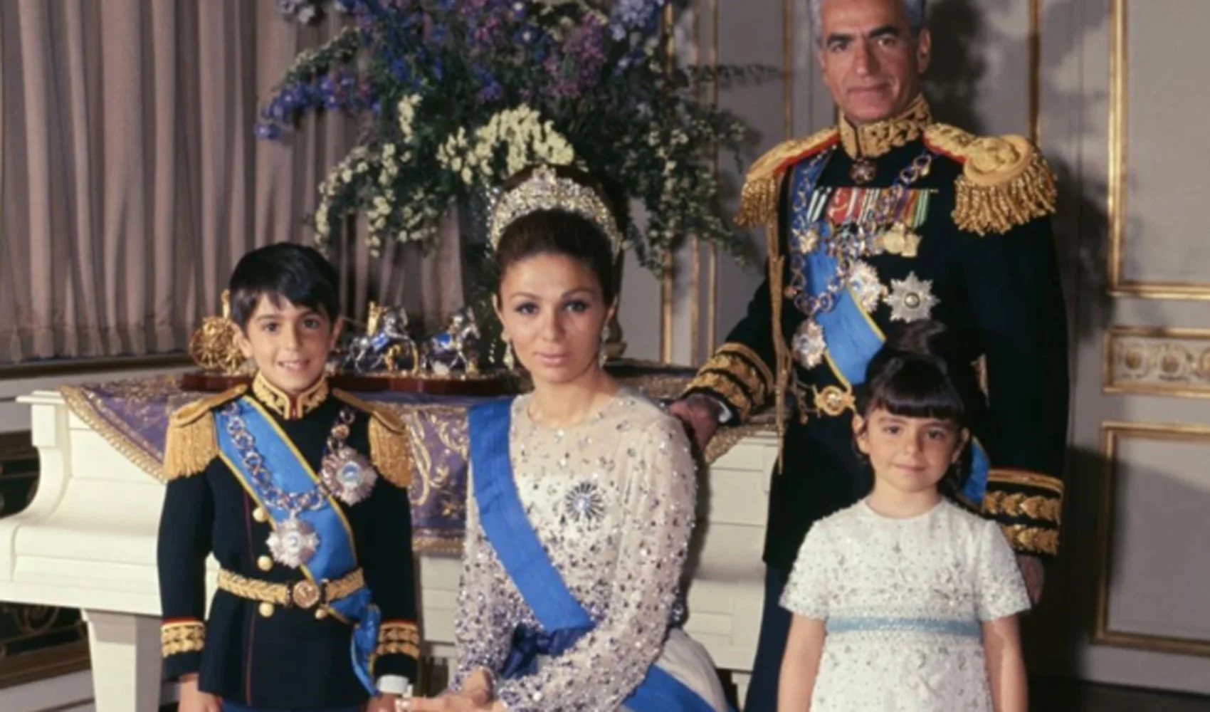 İsrail ve ABD’nin saldırıları altındaki İran’da rejimin geleceği tartışılırken 1979’daki