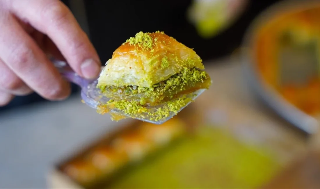 Baklavacı Faruk Güllü ismiyle anılan ünlü baklava markası, yaklaşık 10