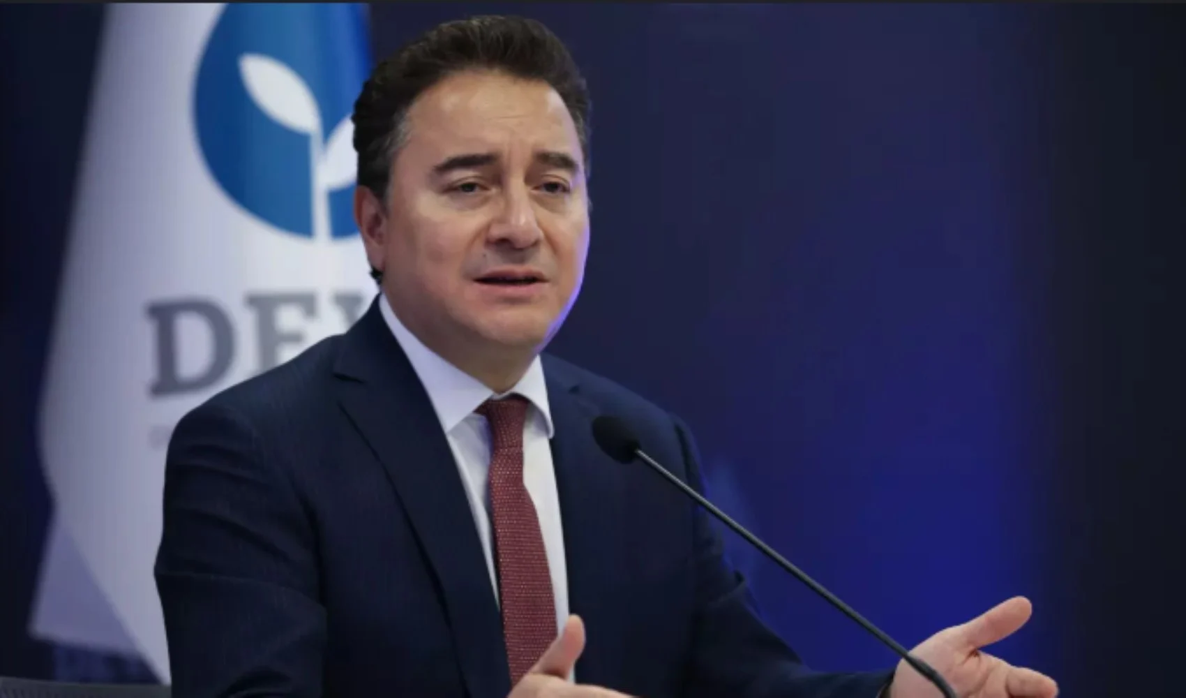DEVA Partisi Genel Başkanı Ali Babacan, siyasi transferlere değindi ve