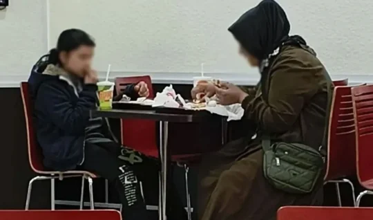 Tarabya’daki Burger King şubesinde yaşandığı öne sürülen “müşteri ayırma” iddiası