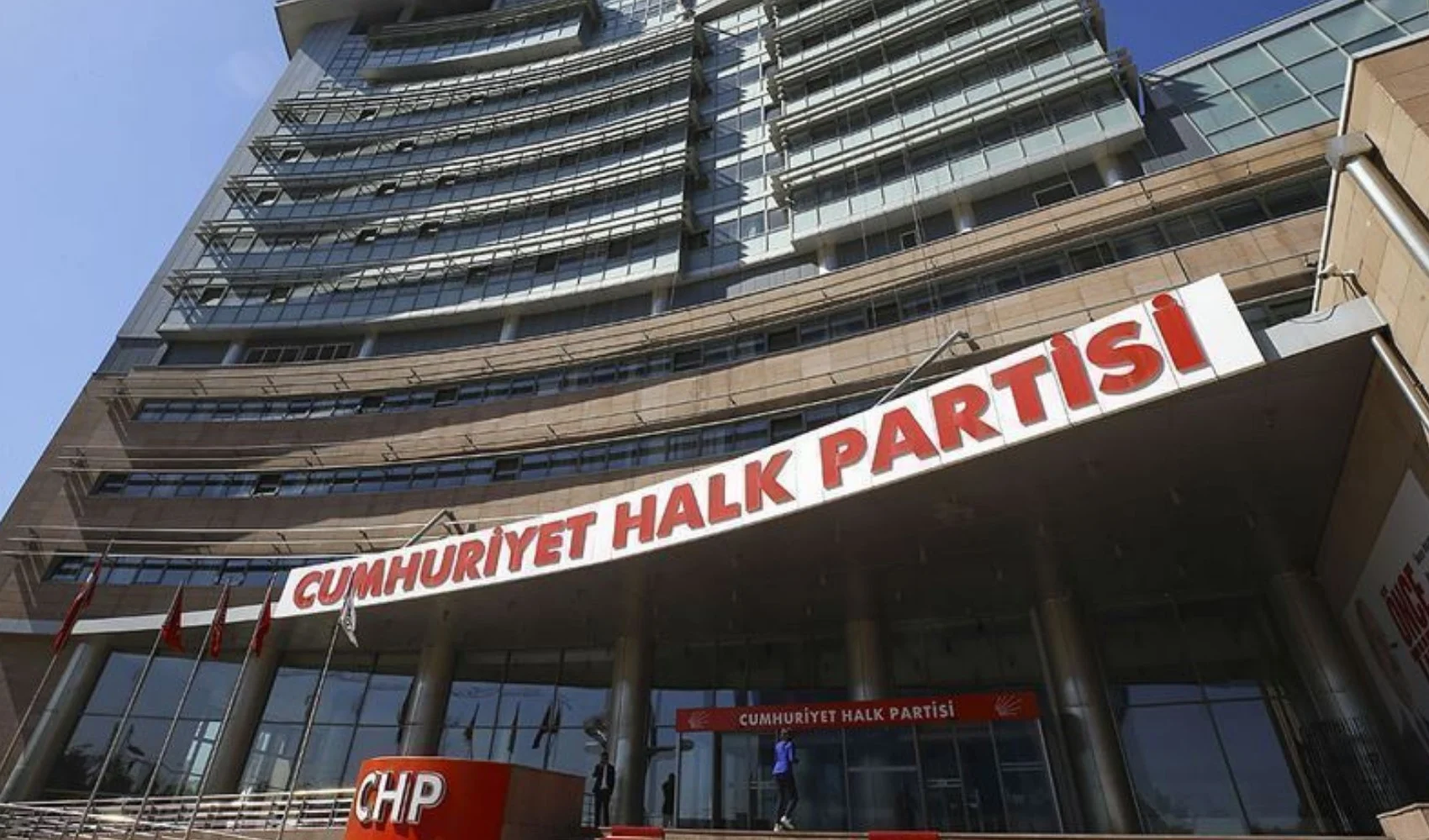 CHP’nin kurultay davasına yönelik mutlak butlan kararı çıktı. Kararın tedbirli