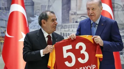 Trendyol Süper Lig 2025-2026 sezonunda şampiyon olan Galatasaray heyeti, Cumhurbaşkanı