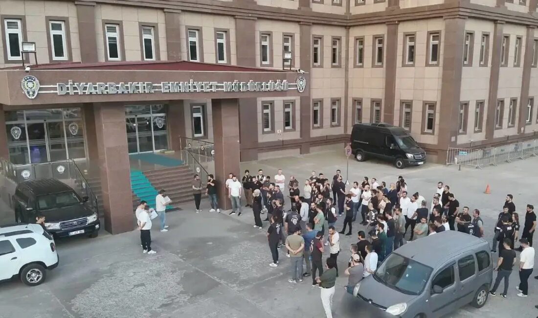 Diyarbakır‘da yasa dışı bahis faaliyetlerine yönelik gerçekleştirilen operasyonlarda gözaltına alınan
