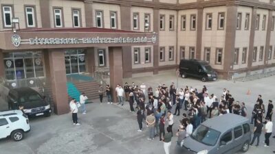 Diyarbakır‘da yasa dışı bahis faaliyetlerine yönelik gerçekleştirilen operasyonlarda gözaltına alınan