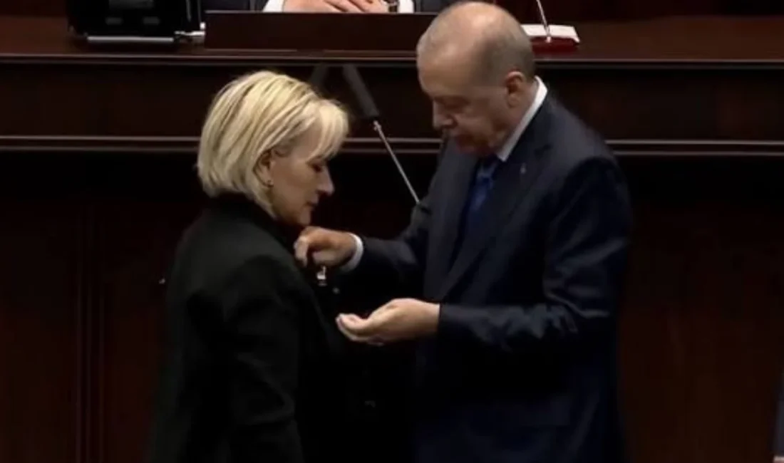 İYİ Parti İstanbul Milletvekili Nimet Özdemir, siyaset sahnesinde dikkat çeken