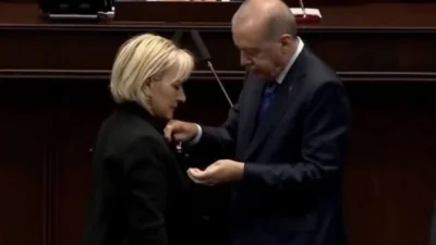İYİ Parti İstanbul Milletvekili Nimet Özdemir, siyaset sahnesinde dikkat çeken