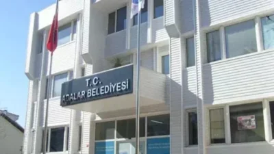 Adalar Belediyesi’ne yönelik yürütülen operasyon çerçevesinde, Belediye Başkanı Ercan Akpolat