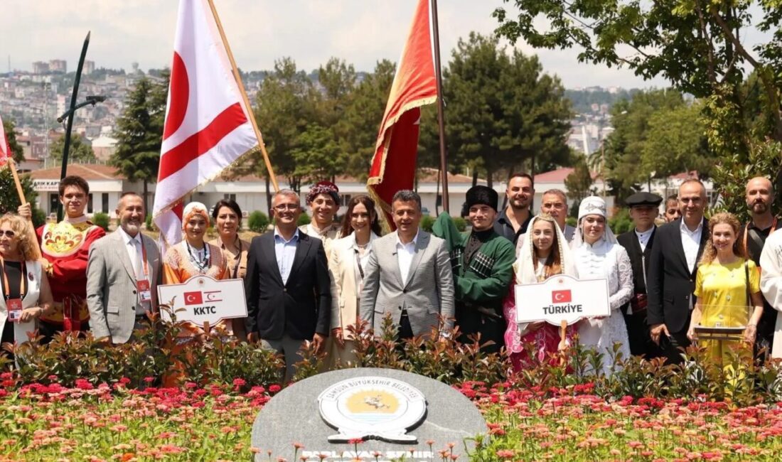 36. Uluslararası Samsun Halk Oyunları Festivali kapsamında şehre gelen 12