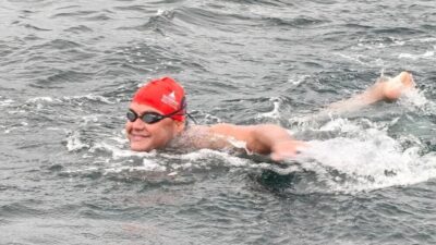 İzmir Büyükşehir Belediyesi’nin 23 yaşındaki otizmli yüzme sporcusu Tuna Tunca